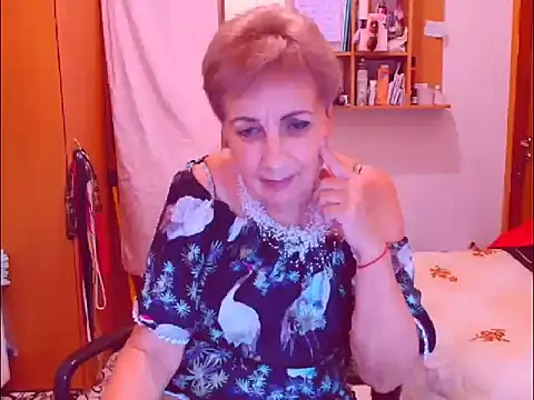 Snapshot of Victoria5643 chatting on 09-17-25, 06:10 Victoria5643 online show from 09-17-25, 06:10