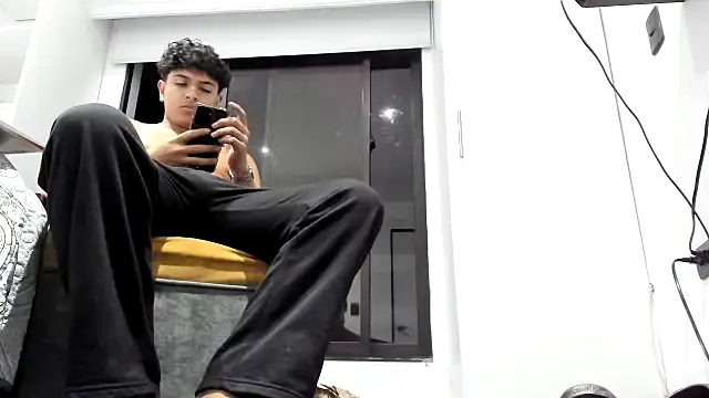 Snapshot of moubli_ chatting on 09-24-25, 05:36 moubli online show from 09-24-25, 05:36