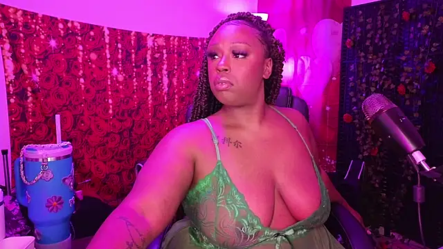 Snapshot of cheriserozequeen chatting on 05-21-26, 12:41 cheriserozequeen online show from 05-21-26, 12:41