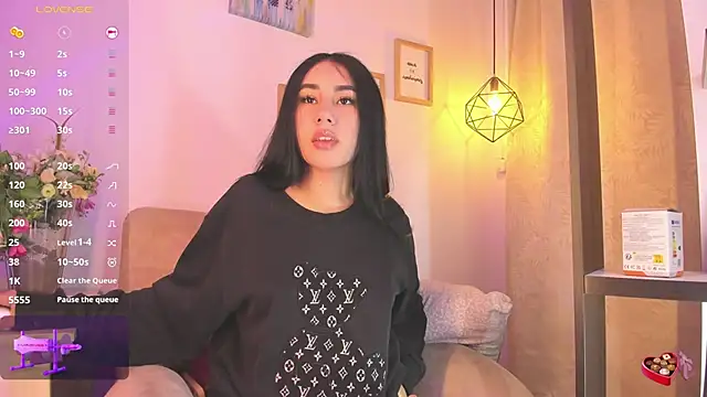 Snapshot of Chanttall_ chatting on 02-20-25, 05:12 Chanttall  online show from 02-20-25, 05:12