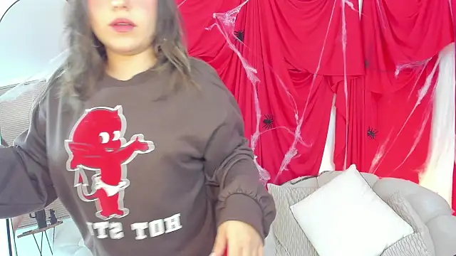 SofiMeza online show from 10-27-25, 04:08