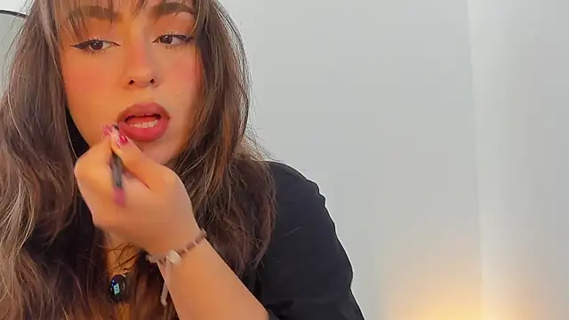 Snapshot of SofiMeza chatting on 09-19-25, 01:59 SofiMeza online show from 09-19-25, 01:59