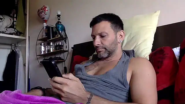 Snapshot of goroasroma90 chatting on 04-10-26, 01:18 goroasroma90 online show from 04-10-26, 01:18