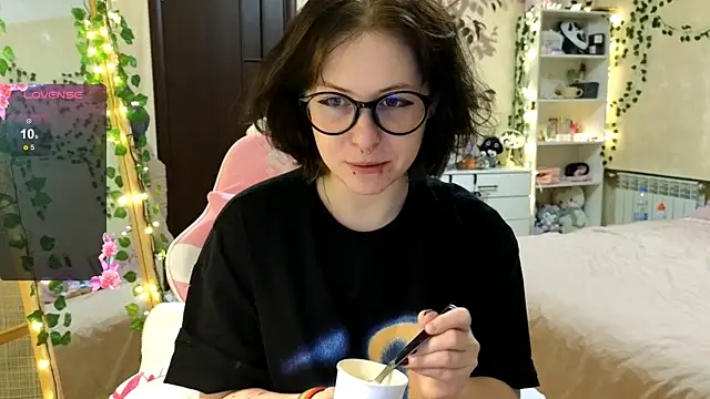 Snapshot of lily_noris chatting on 12-13-24, 01:15 lily noris online show from 12-13-24, 01:15