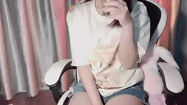 Snapshot of _Ely_ chatting on 02-25-25, 12:38 Ely online show from 02-25-25, 12:38