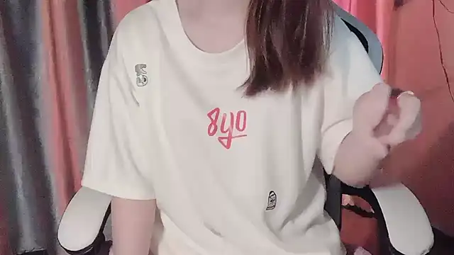 Snapshot of _Ely_ chatting on 03-18-25, 03:33 Ely online show from 03-18-25, 03:33