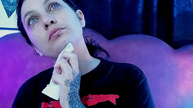 Snapshot of sophy_rock chatting on 06-18-26, 03:17 sophy rock online show from 06-18-26, 03:17