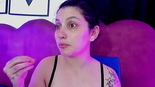 Snapshot of sophy_rock chatting on 07-10-26, 03:12 sophy rock online show from 07-10-26, 03:12