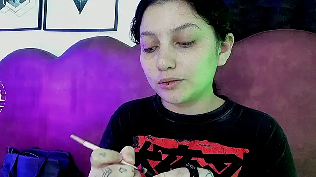 Snapshot of sophy_rock chatting on 07-13-26, 03:33 sophy rock online show from 07-13-26, 03:33