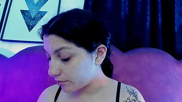 Snapshot of sophy_rock chatting on 06-19-26, 02:34 sophy rock online show from 06-19-26, 02:34