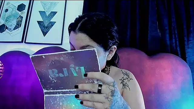 Snapshot of sophy_rock chatting on 06-23-26, 02:48 sophy rock online show from 06-23-26, 02:48