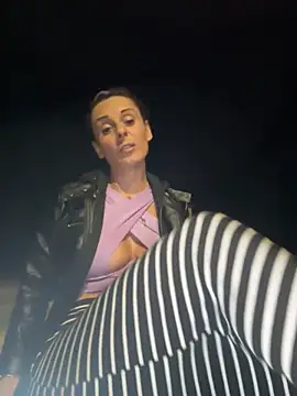 Snapshot of therealbeverlycious chatting on 03-08-26, 10:02 therealbeverlycious online show from 03-08-26, 10:02