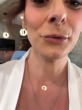 Snapshot of therealbeverlycious chatting on 02-27-26, 11:37 therealbeverlycious online show from 02-27-26, 11:37