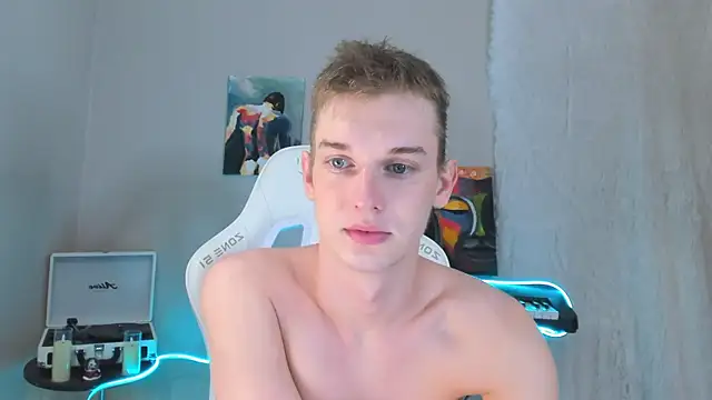 Snapshot of 4ever_dude chatting on 02-05-25, 03:23 4ever dude online show from 02-05-25, 03:23