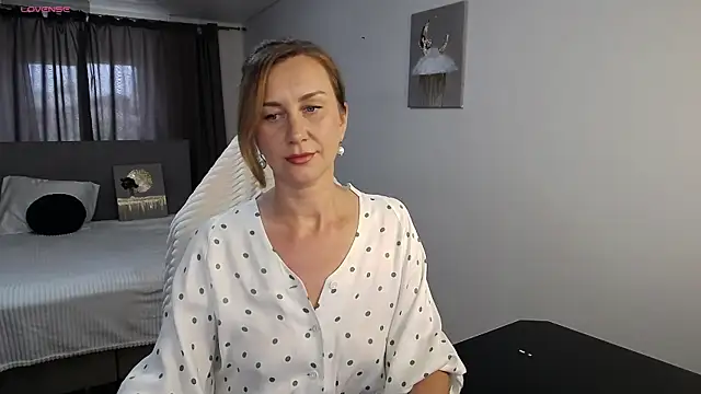 Snapshot of Vanessa_Nowak chatting on 05-20-26, 11:51 Vanessa Nowak online show from 05-20-26, 11:51