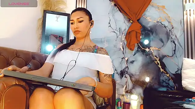 khiara moretti online show from 09-12-25, 08:19