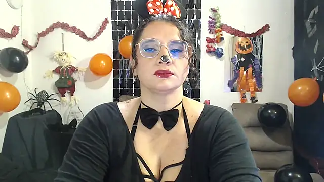 Aleja Gonzales online show from 10-30-25, 04:44