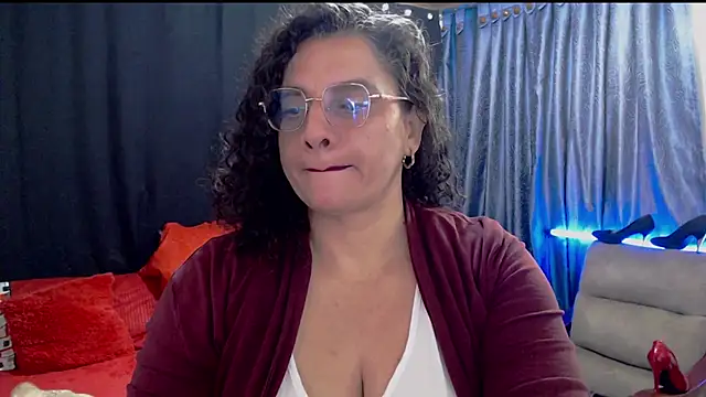 Snapshot of Aleja_Gonzales chatting on 07-15-26, 11:28 Aleja Gonzales online show from 07-15-26, 11:28