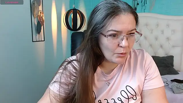 MsJossie online show from 04-17-26, 03:31