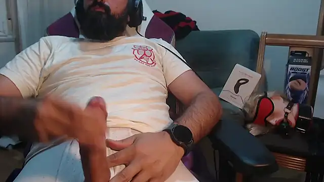 Snapshot of master4subslut chatting on 10-12-25, 12:17 master4subslut online show from 10-12-25, 12:17