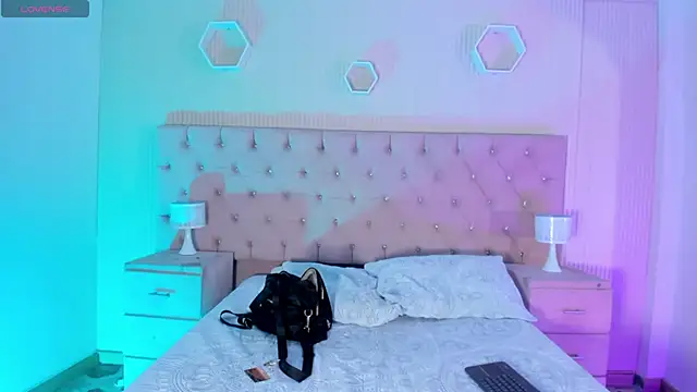 Agathaargent  online show from 10-03-25, 04:03