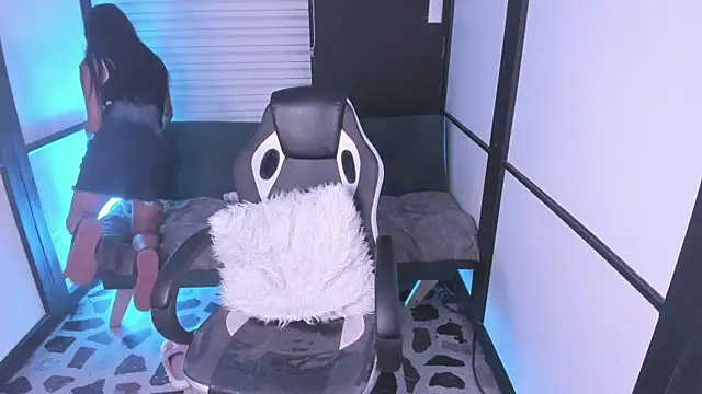 Agathaargent  online show from 10-15-25, 10:07