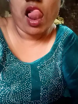 Snapshot of Shoni__ chatting on 01-11-26, 12:01 Shoni online show from 01-11-26, 12:01