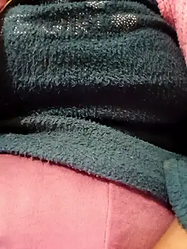 Snapshot of Shoni__ chatting on 12-18-25, 04:00 Shoni online show from 12-18-25, 04:00