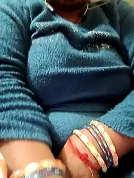 Snapshot of Shoni__ chatting on 12-17-25, 02:11 Shoni online show from 12-17-25, 02:11