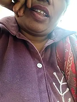 Snapshot of Shoni__ chatting on 01-08-26, 09:26 Shoni online show from 01-08-26, 09:26