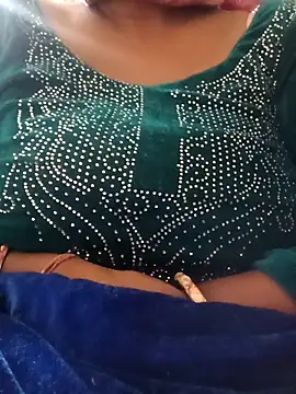 Snapshot of Shoni__ chatting on 12-20-25, 04:26 Shoni online show from 12-20-25, 04:26