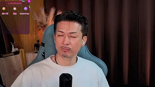 Snapshot of HARU-outdoor-x chatting on 10-25-25, 02:17 HARU-outdoor-x online show from 10-25-25, 02:17