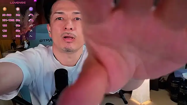 Snapshot of HARU-outdoor-x chatting on 12-15-25, 02:12 HARU-outdoor-x online show from 12-15-25, 02:12