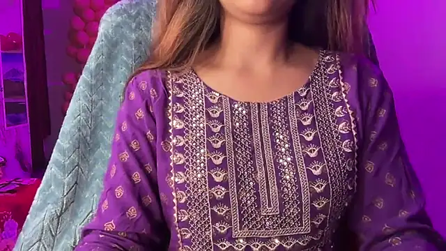 Snapshot of Royal_girl_1 chatting on 02-14-26, 05:13 Royal girl 1 online show from 02-14-26, 05:13