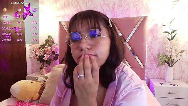 Snapshot of Miaa_Smiith1 chatting on 03-07-25, 03:18 Miaa Smiith1 online show from 03-07-25, 03:18