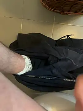 Snapshot of LucaDonna998 chatting on 12-17-24, 05:47 LucaDonna998 online show from 12-17-24, 05:47