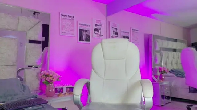 Sara Greey online show from 02-11-26, 01:33