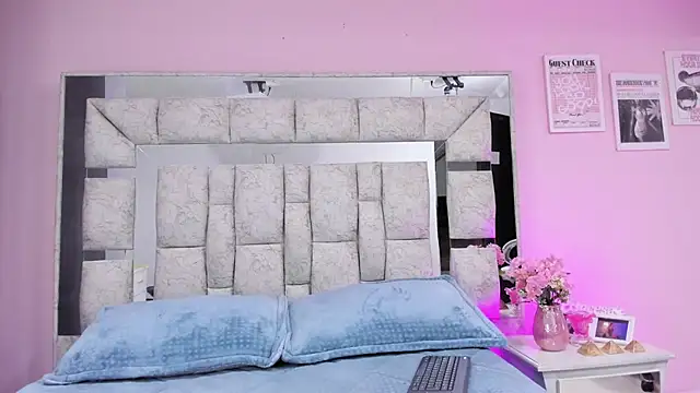 Sara Greey online show from 09-17-25, 02:41