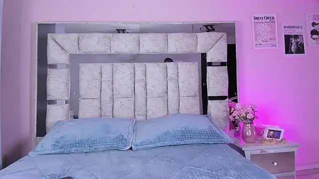 Sara Greey online show from 09-24-25, 01:39