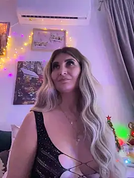 Snapshot of EvelynFrances chatting on 12-30-24, 08:15 EvelynFrances online show from 12-30-24, 08:15
