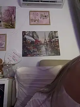 Snapshot of EvelynFrances chatting on 02-15-25, 06:44 EvelynFrances online show from 02-15-25, 06:44