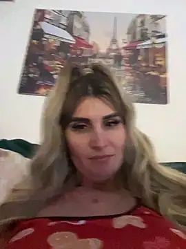 Snapshot of EvelynFrances chatting on 01-02-25, 10:44 EvelynFrances online show from 01-02-25, 10:44