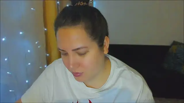 Snapshot of _madalexa_ chatting on 10-25-25, 10:32  madalexa  online show from 10-25-25, 10:32