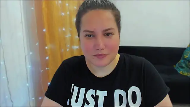Snapshot of _madalexa_ chatting on 10-15-25, 07:44  madalexa  online show from 10-15-25, 07:44