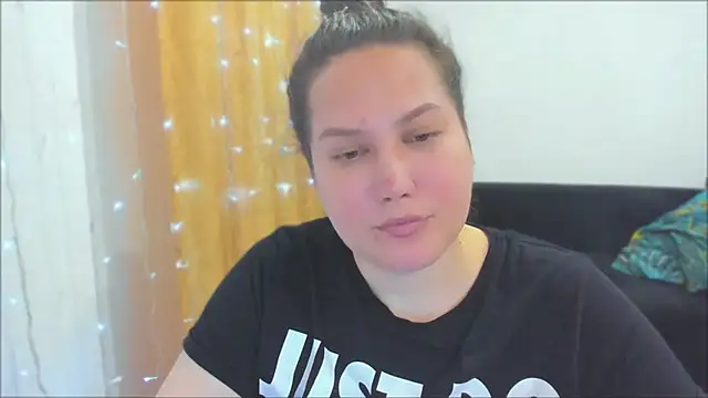 Snapshot of _madalexa_ chatting on 10-13-25, 04:52  madalexa  online show from 10-13-25, 04:52