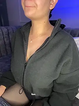 GabriellaFerrer online show from 10-31-25, 10:01