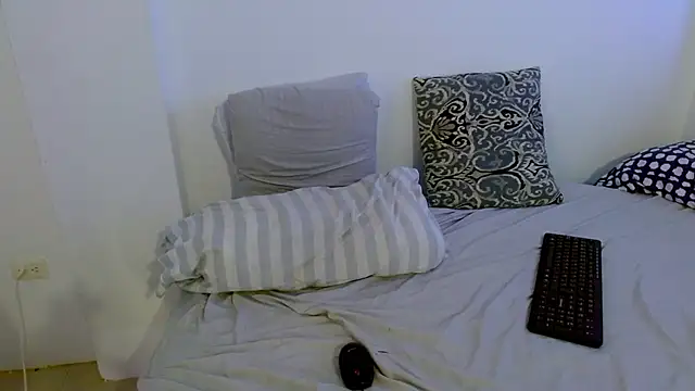 Snapshot of samanta_r_ chatting on 02-15-25, 06:23 samanta r online show from 02-15-25, 06:23