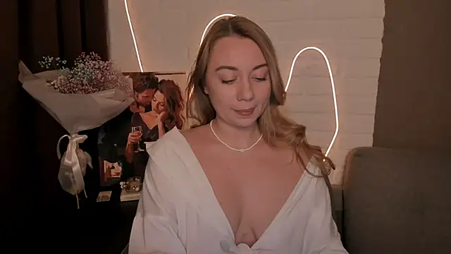 Snapshot of DanielaWisse chatting on 12-22-24, 01:55 DanielaWisse online show from 12-22-24, 01:55