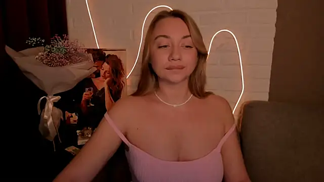 Snapshot of DanielaWisse chatting on 12-27-24, 02:47 DanielaWisse online show from 12-27-24, 02:47