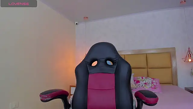 LARSONMIA online show from 03-11-25, 12:28